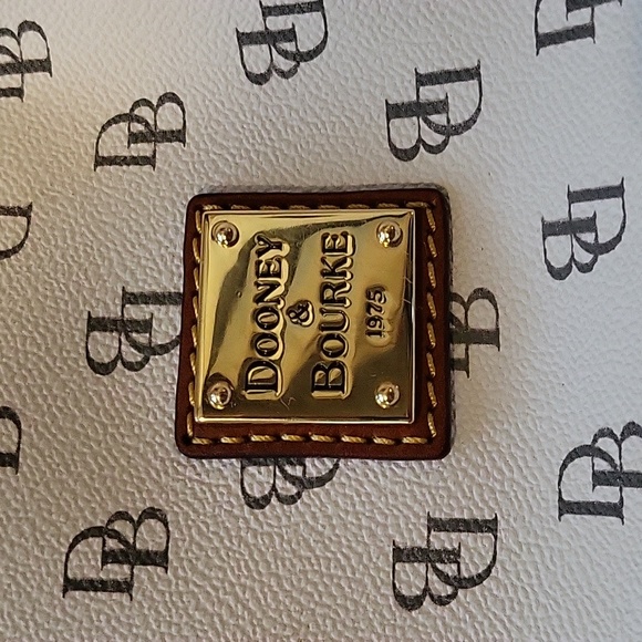 Dooney & Bourke Gretta Large Barlow Bag - Picture 3 of 10